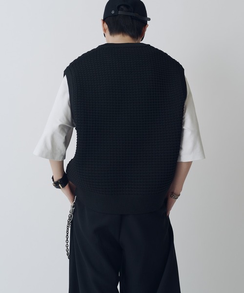 Lui's（ルイス）の「SURJENT ノースリーブスキッパーニット（ニット/セーター・メンズ・ブラック/アイボリー・1/2）」の11枚目の写真