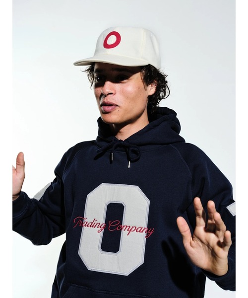 POP TRADING COMPANY（ポップトレーディングカンパニー）の「Pop Trading Company/ポップトレーディングカンパニー スウェットパーカー FOOTBALL HOODED SWEAT（スウェット・メンズ・ネイビー・S/M/L）」の2枚目の写真