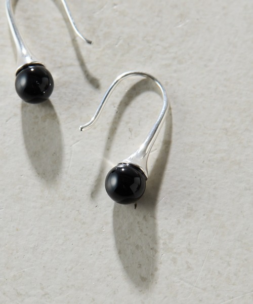 COLLAGE GALLARDAGALANTE（コラージュガリャルダガランテ）の「Sivelle./Silver925オニキスドロップピアス（ピアス（両耳用）・レディース・シルバー・FREE）」の3枚目の写真