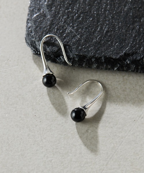 COLLAGE GALLARDAGALANTE（コラージュガリャルダガランテ）の「Sivelle./Silver925オニキスドロップピアス（ピアス（両耳用）・レディース・シルバー・FREE）」の2枚目の写真