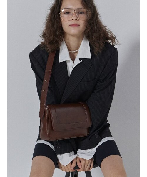 MAISON CREME（メゾンクレム）の「Red Crust Baguette bag_Brown（メッセンジャーバッグ・レディース・ブラウン・FREE）」の2枚目の写真