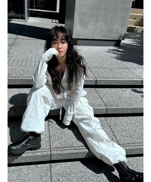 ELCHELE(エルチェレ)の「PAGE2025 #2 RADISH CARGO PT(Tシャツ/カットソー・レディース・ブラック/ホワイト・36/38)」の6枚目の写真