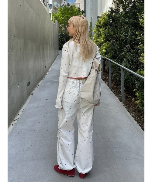 ELCHELE(エルチェレ)の「PAGE2025 #2 RADISH CARGO PT(Tシャツ/カットソー・レディース・ブラック/ホワイト・36/38)」の4枚目の写真