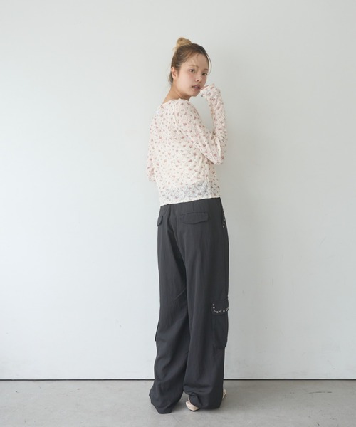 Smyeon(スミョン)の「Eyelet design cargopants/ハトメデザインカーゴパンツ(カーゴパンツ・レディース・チャコールグレー/アイボリー・SMALL/MEDIUM)」の22枚目の写真