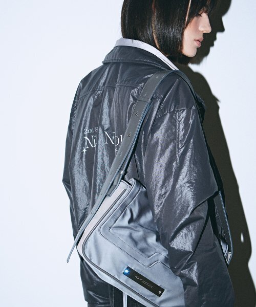 NICK&NICOLE(ニックアンドニコール)の「CRYSTAL WAVE POINT MESSENGER BAG_CHARCOAL(ショルダーバッグ・レディース・その他・ONE SIZE)」の3枚目の写真
