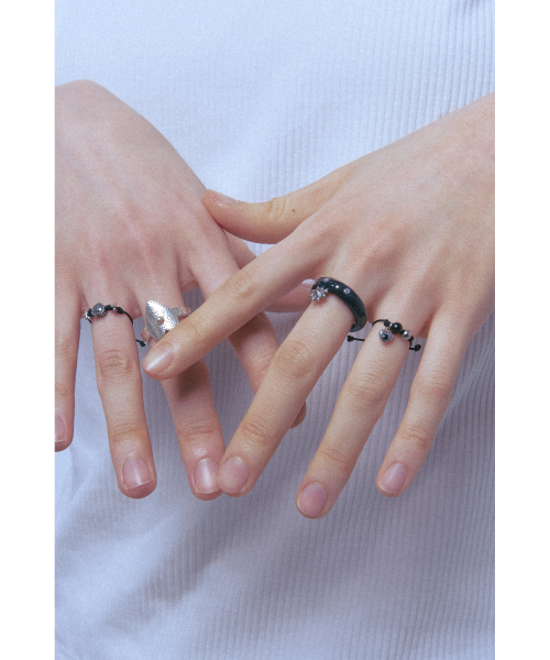 NFF（エヌエフエフ）の「gem string ring set-heart black（リング・レディース・その他・FREE）」の2枚目の写真