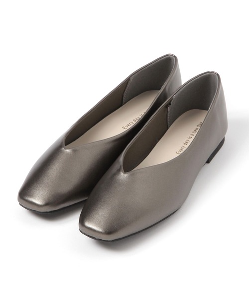 studio CLIP(スタディオクリップ)の「やわ楽Vカットパンプス(パンプス・レディース・ブラック/アイボリー/ダークグレー/その他1・MEDIUM/LARGE)」の17枚目の写真