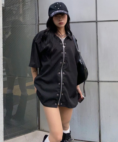 lilful(リルフル)の「【26年春夏新作】クロスジップアップギミック半袖シャツ(シャツ/ブラウス・メンズ・ブラック/ホワイト・L/M)」の13枚目の写真