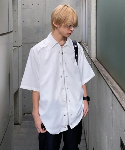 lilful(リルフル)の「【26年春夏新作】クロスジップアップギミック半袖シャツ(シャツ/ブラウス・メンズ・ブラック/ホワイト・L/M)」の3枚目の写真