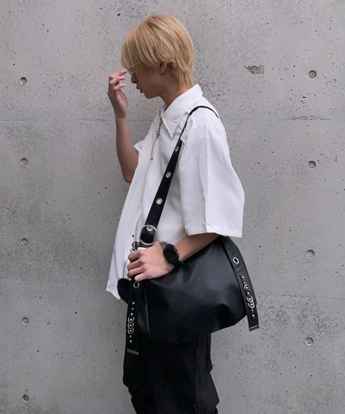 lilful(リルフル)の「【26年春夏新作】クロスジップアップギミック半袖シャツ(シャツ/ブラウス・メンズ・ブラック/ホワイト・L/M)」の5枚目の写真
