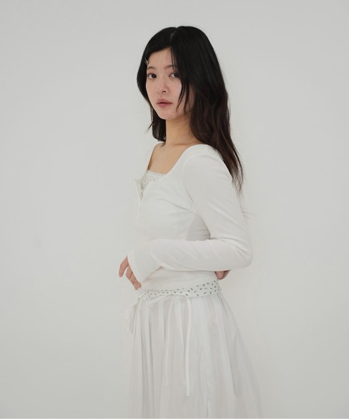 Uenui（ウニュイ）の「【 Cunii 】 lace layered rib top（Tシャツ/カットソー・レディース・ホワイト/ベージュ/グレー・FREE）」の10枚目の写真