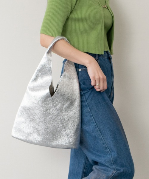 andrea cardone（アンドレアカルドネ）の「【ANDREA CARDONE】ソフトカーブ ワンハンドルバッグ（レギュラー）(Q66311)（ハンドバッグ・レディース・ホワイト/シルバー/ブラック・ALL）」の2枚目の写真