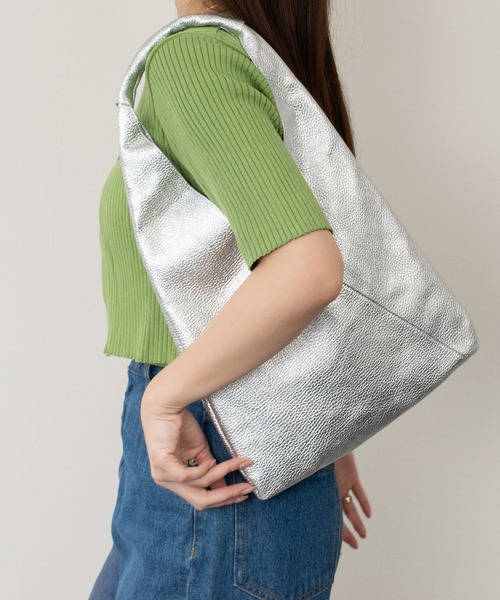 andrea cardone（アンドレアカルドネ）の「【ANDREA CARDONE】ソフトカーブ ワンハンドルバッグ（レギュラー）(Q66311)（ハンドバッグ・レディース・ホワイト/シルバー/ブラック・ALL）」の4枚目の写真