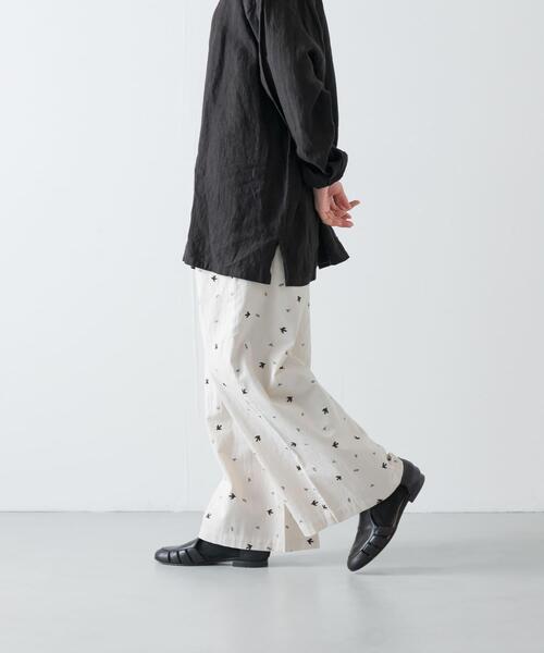 かぐれ(カグレ)の「ツバメ刺繍イージーパンツ(その他パンツ・レディース・ブラック/アイボリー・FREE)」の5枚目の写真
