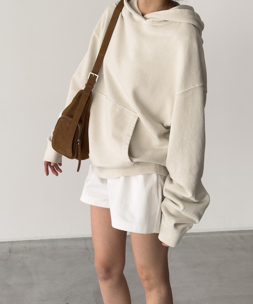 CANAL JEAN（キャナルジーン）の「El mar　ピグメントパーカープルオーバー（パーカー・レディース・チャコールグレー/ベージュ・ONE SIZE）」の3枚目の写真