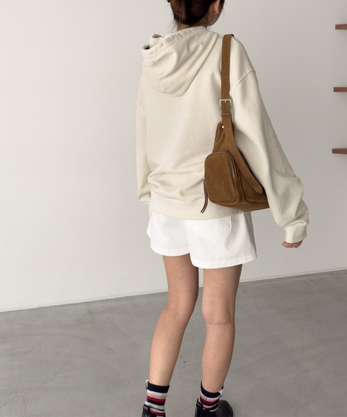 CANAL JEAN（キャナルジーン）の「El mar　ピグメントパーカープルオーバー（パーカー・レディース・チャコールグレー/ベージュ・ONE SIZE）」の4枚目の写真