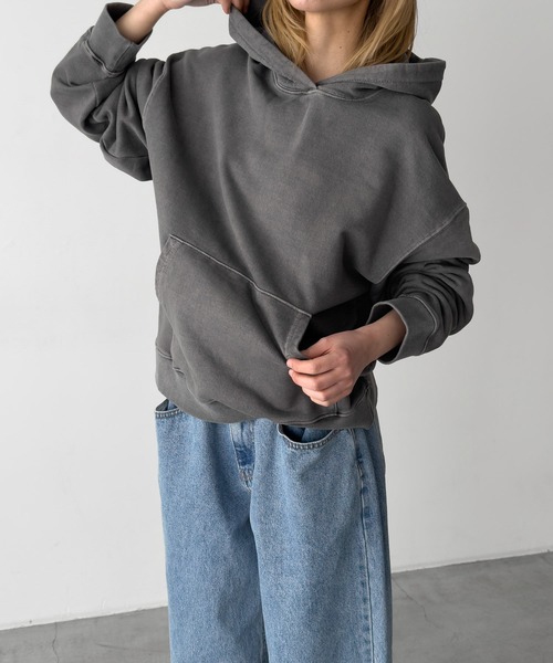 CANAL JEAN（キャナルジーン）の「El mar　ピグメントパーカープルオーバー（パーカー・レディース・チャコールグレー/ベージュ・ONE SIZE）」の6枚目の写真