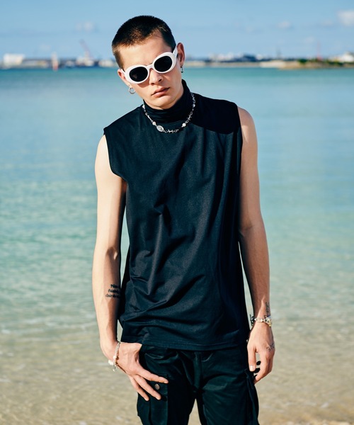 glamb(グラム)の「Tech High Neck Tank Top / テックメッシュネックタンクトップ(タンクトップ・メンズ・ブラック/カーキ/ホワイト・S/M/L)」の1枚目の写真