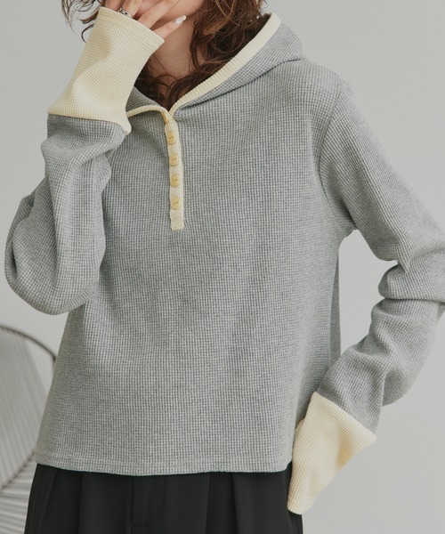 ad thie（アドティエ）の「バイカラー ワッフル パーカー（パーカー・レディース・ライトグレー系1/オフホワイト/ブラック/ライトグレー系2/チャコールグレー・FREE）」の5枚目の写真