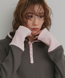 ad thie（アドティエ）の「バイカラー ワッフル パーカー（パーカー）」