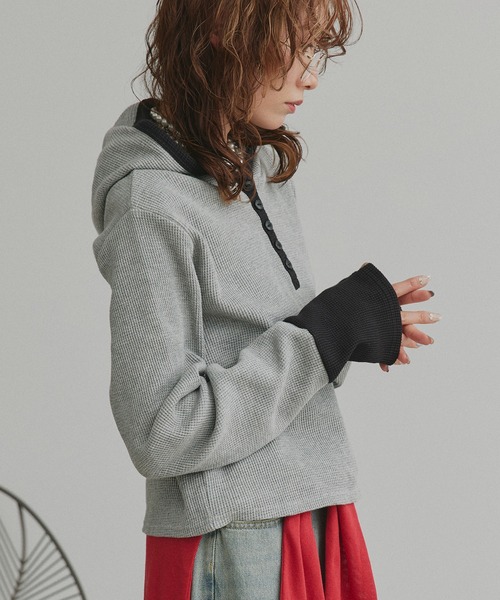 ad thie（アドティエ）の「バイカラー ワッフル パーカー（パーカー・レディース・ライトグレー系1/オフホワイト/ブラック/ライトグレー系2/チャコールグレー・FREE）」の21枚目の写真