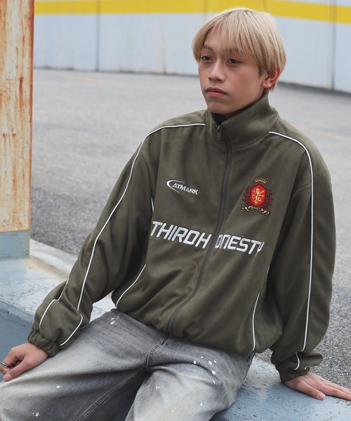 ATMARK(アットマーク)の「《2サイズ展開 / UNISEX 》ATMARK エンブレムロゴスウェードトラックジャケット(ブルゾン・レディース・カーキ/ピンク/ブラック・L/M)」の19枚目の写真