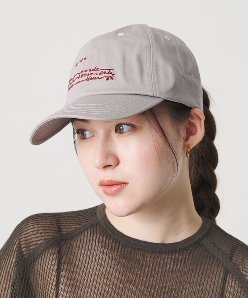 LY（エルワイ）の「＜LY＞コットン レター キャップ（キャップ・レディース・ベージュ/ワイン/グレー系・FREE）」の2枚目の写真