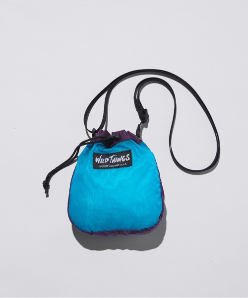 WILD THINGS（ワイルドシングス）の「men's FUDGE掲載モデル【WILD THINGS】LIGHT OPEN POUCH 超軽量 リップストップナイロン ミニショルダー 巾着ポーチ（ショルダーバッグ・レディース・カーキ/ブラック/クリアブラウン/ターコイズブルー/イエロー/パープル・ONE SIZE）」の4枚目の写真