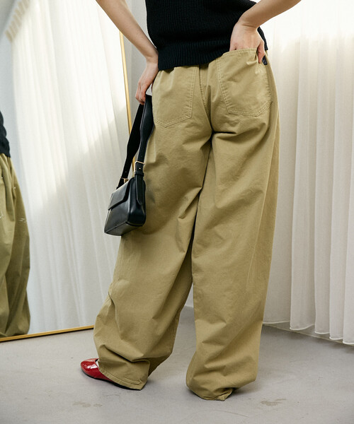 PUBLUX（パブリュクス）の「PUBLUX/パブリュクス LOVE POP STUDIO　タックカーブパンツ　限定展開（その他パンツ・メンズ・ブラック/ベージュ/インディゴブルー・LARGE/MEDIUM/SMALL）」の15枚目の写真