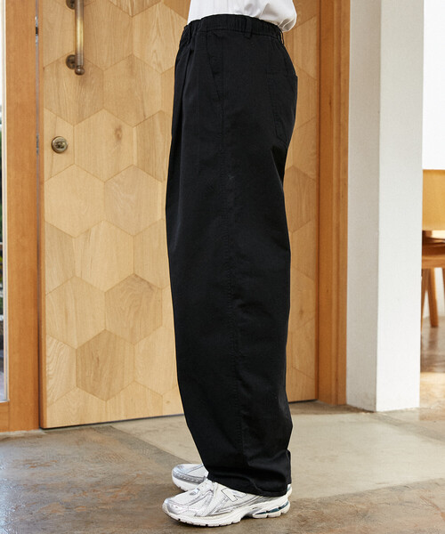 PUBLUX（パブリュクス）の「PUBLUX/パブリュクス LOVE POP STUDIO　タックカーブパンツ　限定展開（その他パンツ・メンズ・ブラック/ベージュ/インディゴブルー・LARGE/MEDIUM/SMALL）」の4枚目の写真