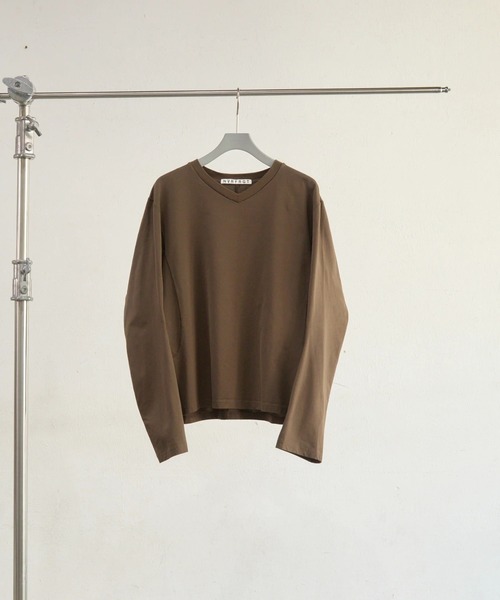 NVRFRGT(ネヴァーフォーゲット)の「PANELLED V-NECK LONG SLEEVE T-SHIRT(Tシャツ/カットソー・メンズ・ブラウン/ライトグレー/グレー・2/1)」の3枚目の写真