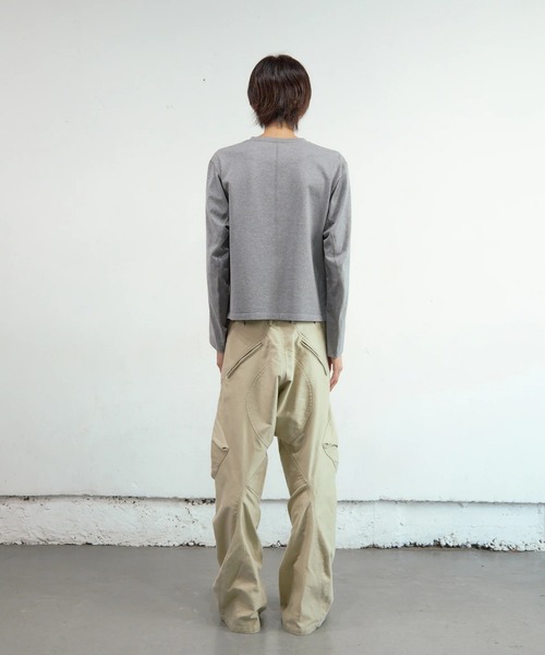 NVRFRGT(ネヴァーフォーゲット)の「PANELLED V-NECK LONG SLEEVE T-SHIRT(Tシャツ/カットソー・メンズ・ブラウン/ライトグレー/グレー・2/1)」の10枚目の写真