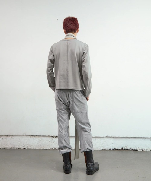 NVRFRGT(ネヴァーフォーゲット)の「PANELLED V-NECK LONG SLEEVE T-SHIRT(Tシャツ/カットソー・メンズ・ブラウン/ライトグレー/グレー・2/1)」の8枚目の写真