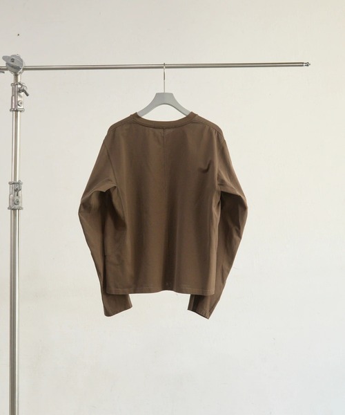 NVRFRGT(ネヴァーフォーゲット)の「PANELLED V-NECK LONG SLEEVE T-SHIRT(Tシャツ/カットソー・メンズ・ブラウン/ライトグレー/グレー・2/1)」の6枚目の写真