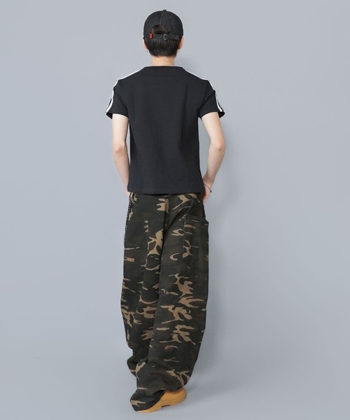 SPINNS（スピンズ）の「短丈フレイムロゴ半袖Tシャツ/ゲームシャツデザイン（Tシャツ/カットソー・メンズ・ホワイト/ブラック/ブラック系その他/ウッドランド・ONESIZE）」の17枚目の写真