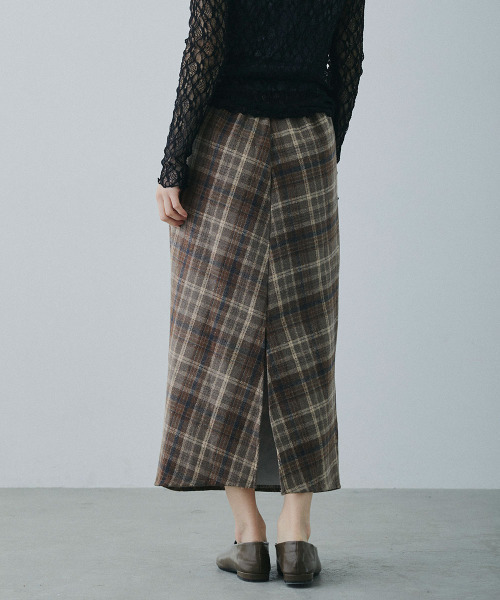 Mirette(ミレット)の「クラシックチェック Iラインミモレ丈スカート / Classic Plaid I-Line Midi Skirt(スカート・レディース・ネイビー/ブラウン・MEDIUM/SMALL/LARGE)」の6枚目の写真