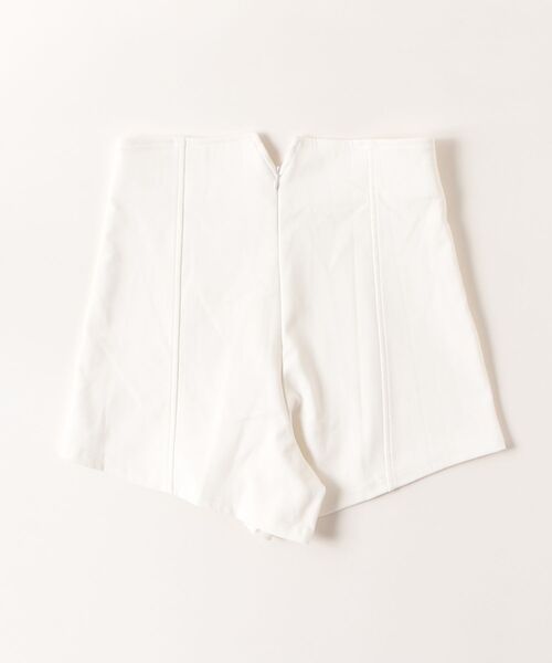 TITTY&CO.(ティティーアンドコー)の「ハイウエストショートパンツ(その他パンツ・レディース・ブラック/ベージュ/ホワイト・SMALL/MEDIUM)」の4枚目の写真