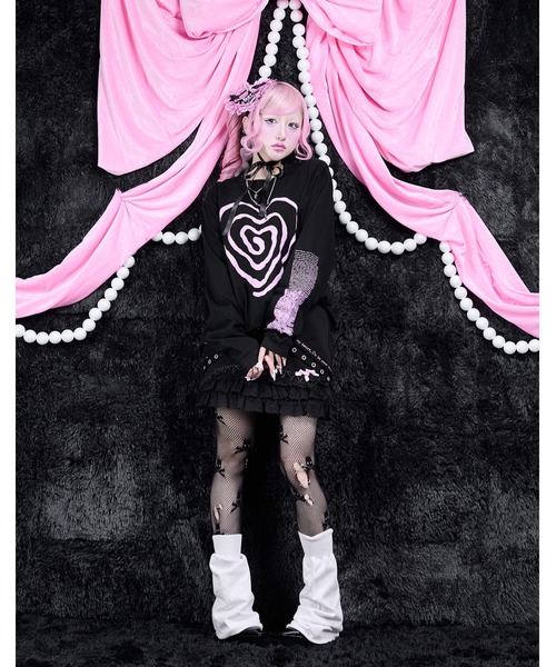 AVENCHUMU(アバンチュウム)の「Swirl heart illusutration long sleeve T-shirt(Tシャツ/カットソー・レディース・グレー/ブラック×ピンク/ブラック×ホワイト・FREE)」の6枚目の写真