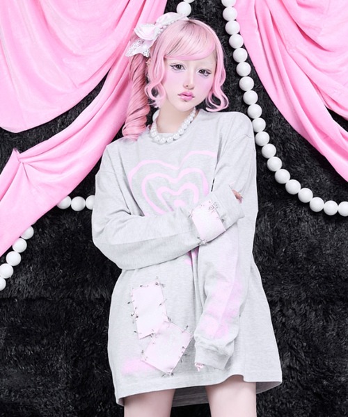 AVENCHUMU(アバンチュウム)の「Swirl heart illusutration long sleeve T-shirt(Tシャツ/カットソー・レディース・グレー/ブラック×ピンク/ブラック×ホワイト・FREE)」の22枚目の写真