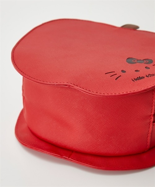 sanrio(サンリオ)の「Hello Kitty(ハローキティ)リンゴモチーフショルダーバッグ(ショルダーバッグ・レディース・ブラック系/レッド系・FREE)」の10枚目の写真