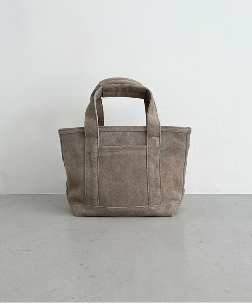 KAIKO(カイコー)の「KAIKO Suede hand bag(ハンドバッグ・メンズ・サンドベージュ・OS)」の2枚目の写真