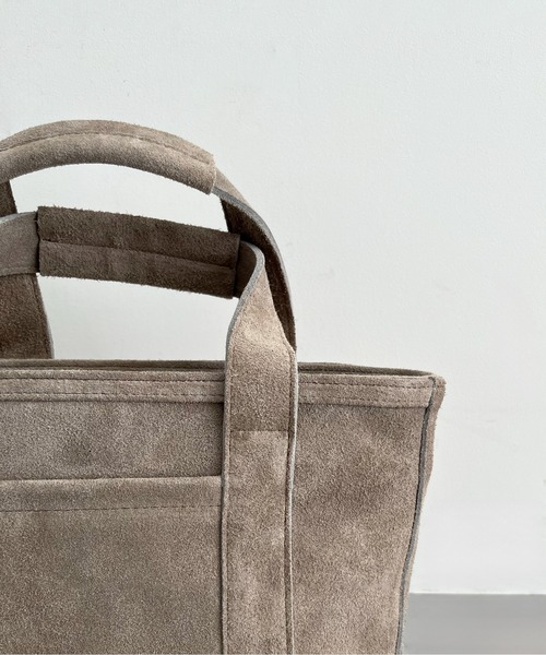 KAIKO(カイコー)の「KAIKO Suede hand bag(ハンドバッグ・メンズ・サンドベージュ・OS)」の3枚目の写真