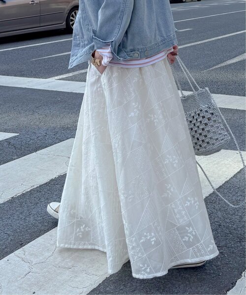 LBC（エルビーシー）の「パッチワーク風レースギャザーロングスカート（スカート・レディース・オフホワイト/ブラック・M）」の21枚目の写真