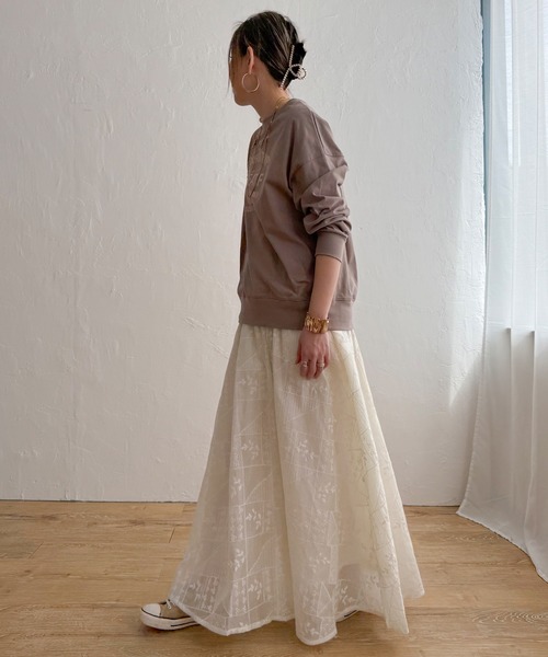 LBC（エルビーシー）の「パッチワーク風レースギャザーロングスカート（スカート・レディース・オフホワイト/ブラック・M）」の4枚目の写真