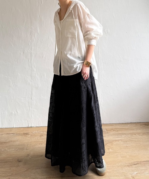 LBC（エルビーシー）の「パッチワーク風レースギャザーロングスカート（スカート・レディース・オフホワイト/ブラック・M）」の6枚目の写真
