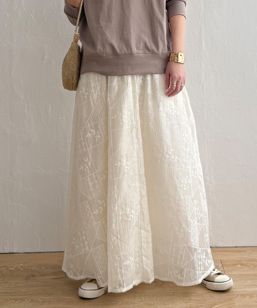 LBC（エルビーシー）の「パッチワーク風レースギャザーロングスカート（スカート・レディース・オフホワイト/ブラック・M）」の12枚目の写真