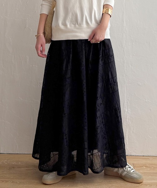 LBC（エルビーシー）の「パッチワーク風レースギャザーロングスカート（スカート・レディース・オフホワイト/ブラック・M）」の20枚目の写真