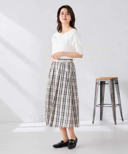a.v.v(アーヴェヴェ)の「Vネックデコルテニット(ニット/セーター・レディース・ネイビー/アイボリー・38/40)」の12枚目の写真