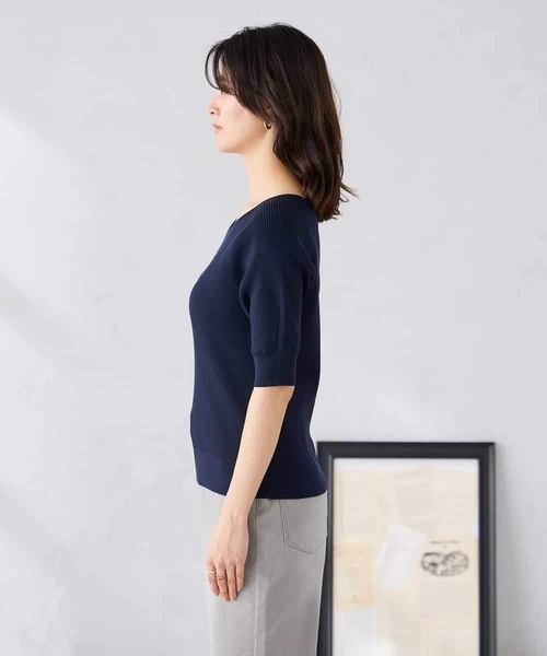 a.v.v(アーヴェヴェ)の「Vネックデコルテニット(ニット/セーター・レディース・ネイビー/アイボリー・38/40)」の15枚目の写真