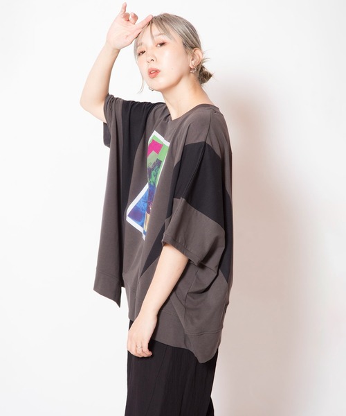 OSMOSIS(オズモーシス)の「アシンメトリーグラフィックTシャツ(Tシャツ/カットソー・レディース・ホワイト/チャコール/ブラック・ONE SIZE)」の20枚目の写真